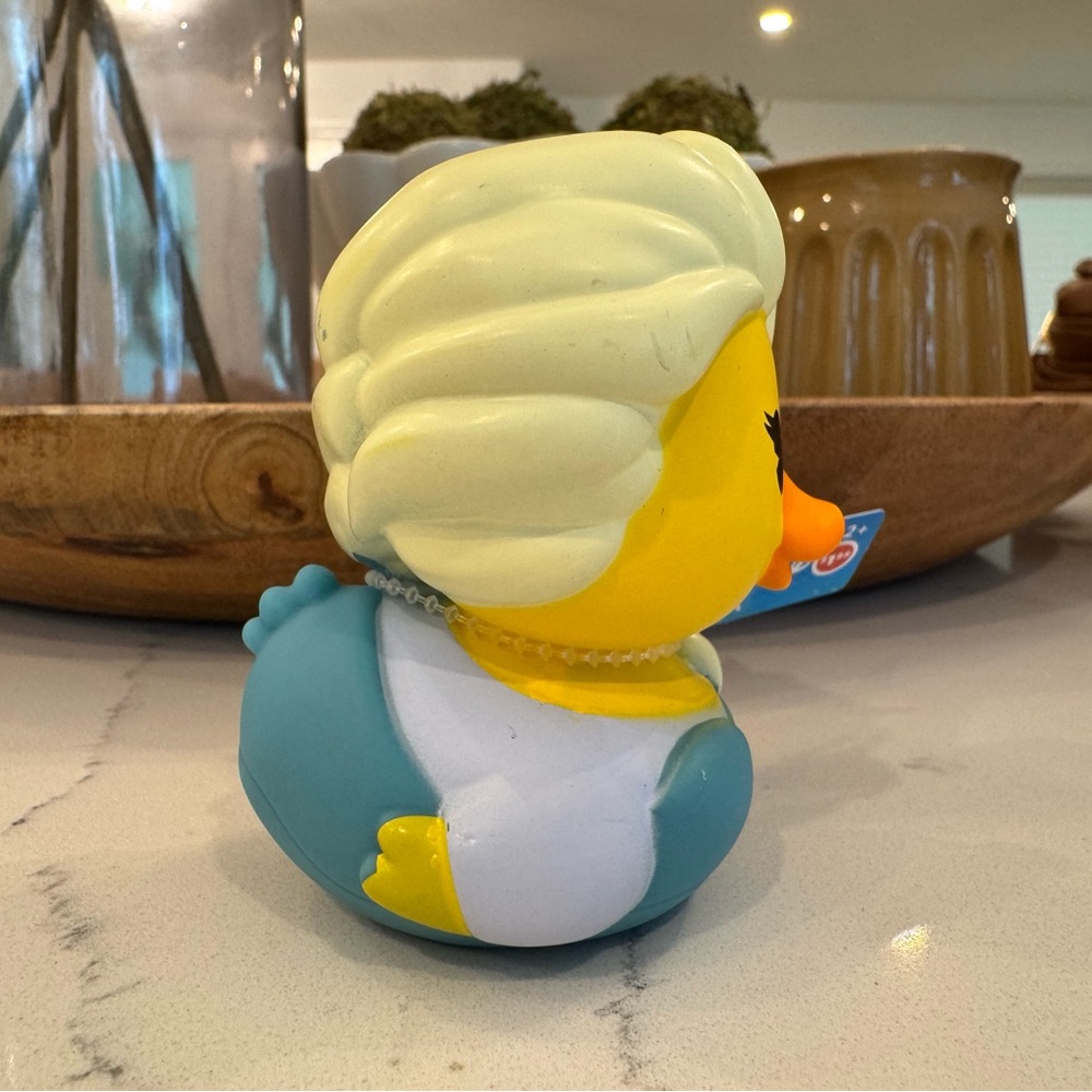 Elsa Frozen Disney Rubber Duck Jeep NWT - Picture 5 of 7